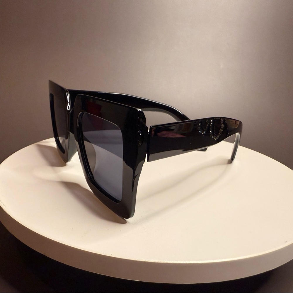 Oversized Black Statement Sunglasses | Bold Luxe Square Frames | Chic & Glam - Picture 5 of 6